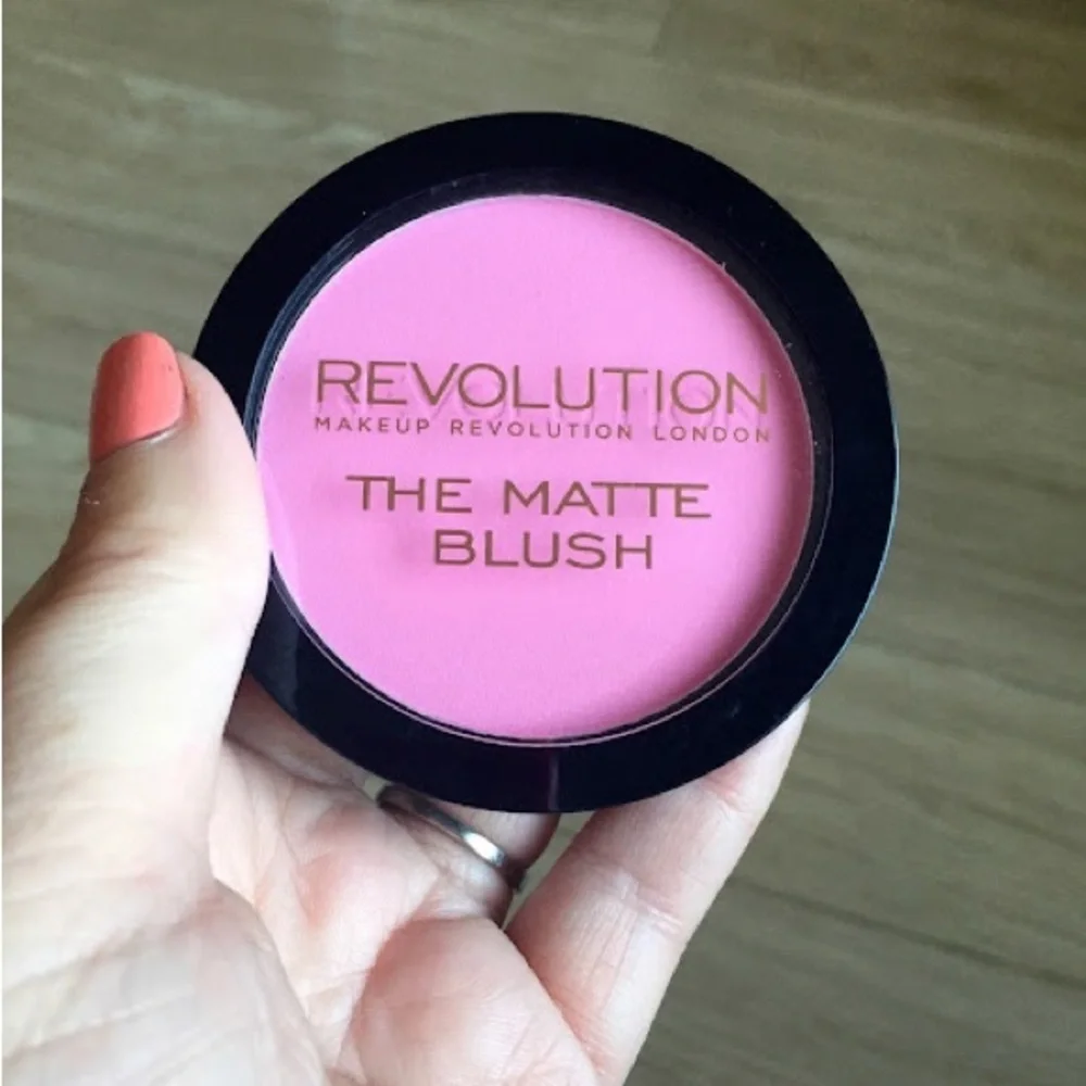 ❄️ Makeup Revolution | The Matte Blush Divine Pink